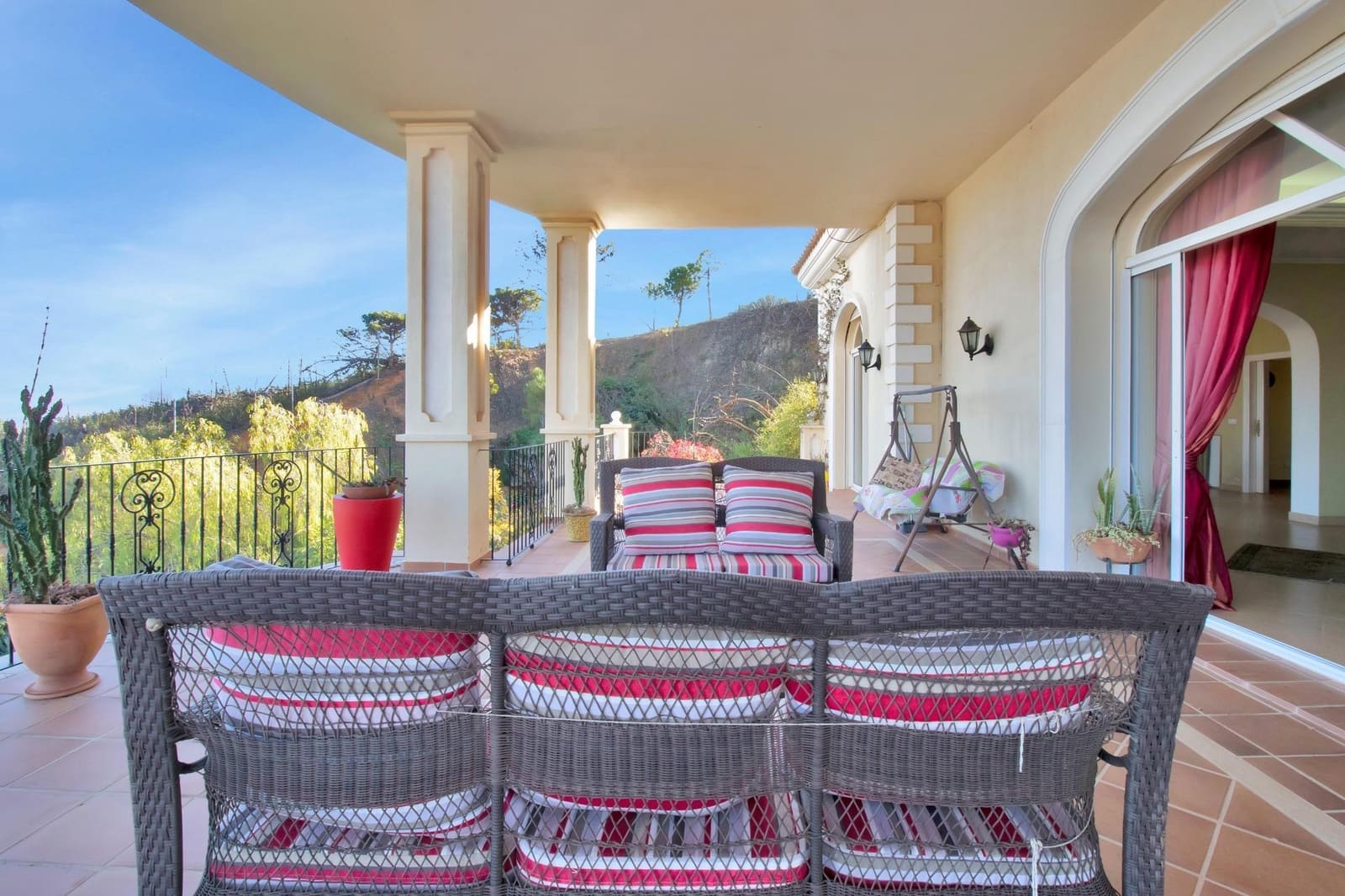 8 slaapkamer Villa te koop in Estepona met zwembad garage - € 1.950.000 (Ref: 10076681)