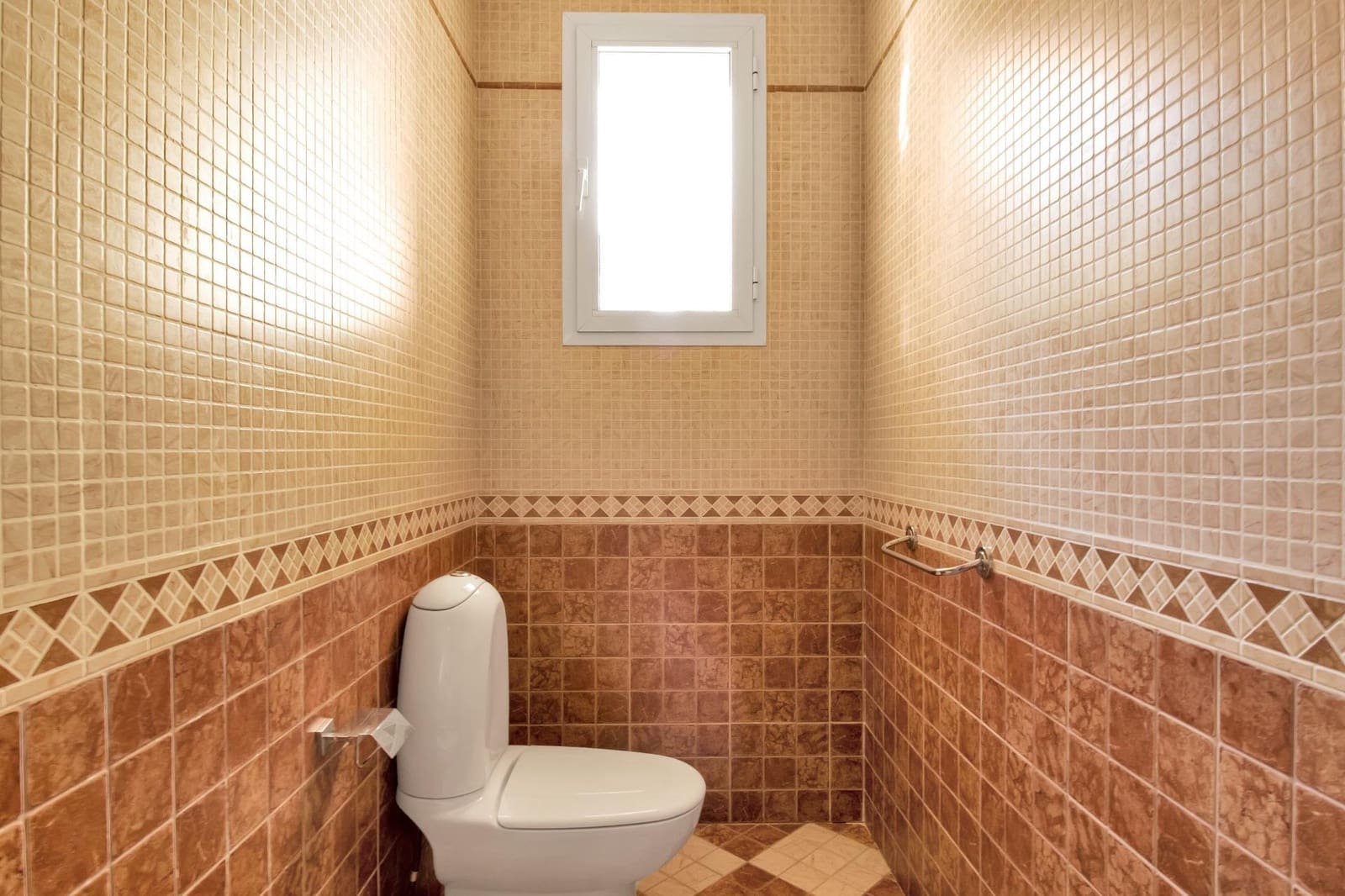 8 slaapkamer Villa te koop in Estepona met zwembad garage - € 1.950.000 (Ref: 10076681)