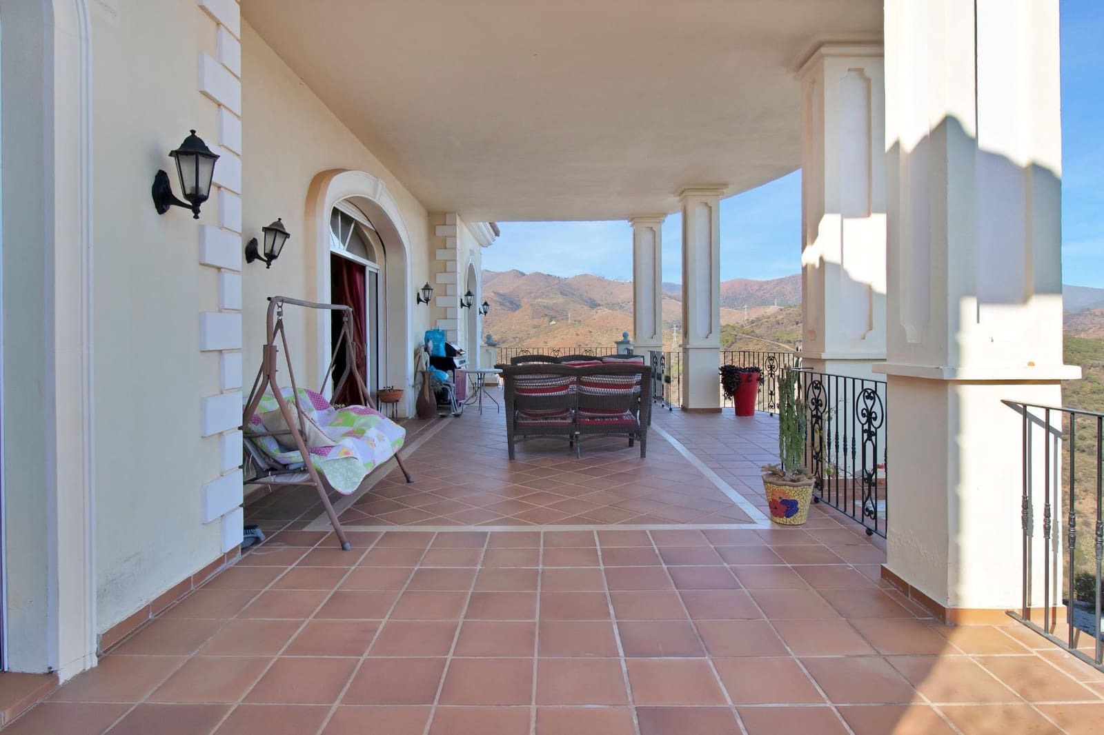 8 slaapkamer Villa te koop in Estepona met zwembad garage - € 1.950.000 (Ref: 10076681)