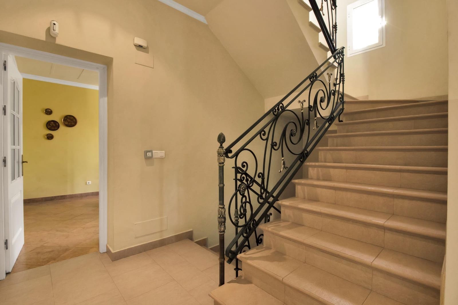 8 slaapkamer Villa te koop in Estepona met zwembad garage - € 1.950.000 (Ref: 10076681)