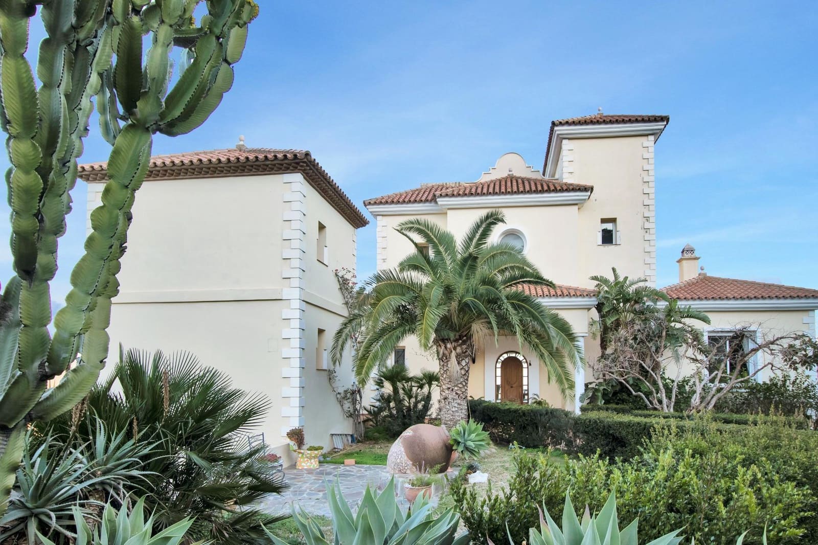 8 slaapkamer Villa te koop in Estepona met zwembad garage - € 1.950.000 (Ref: 10076681)