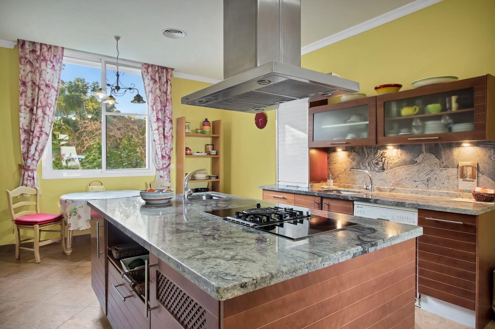 8 slaapkamer Villa te koop in Estepona met zwembad garage - € 1.950.000 (Ref: 10076681)