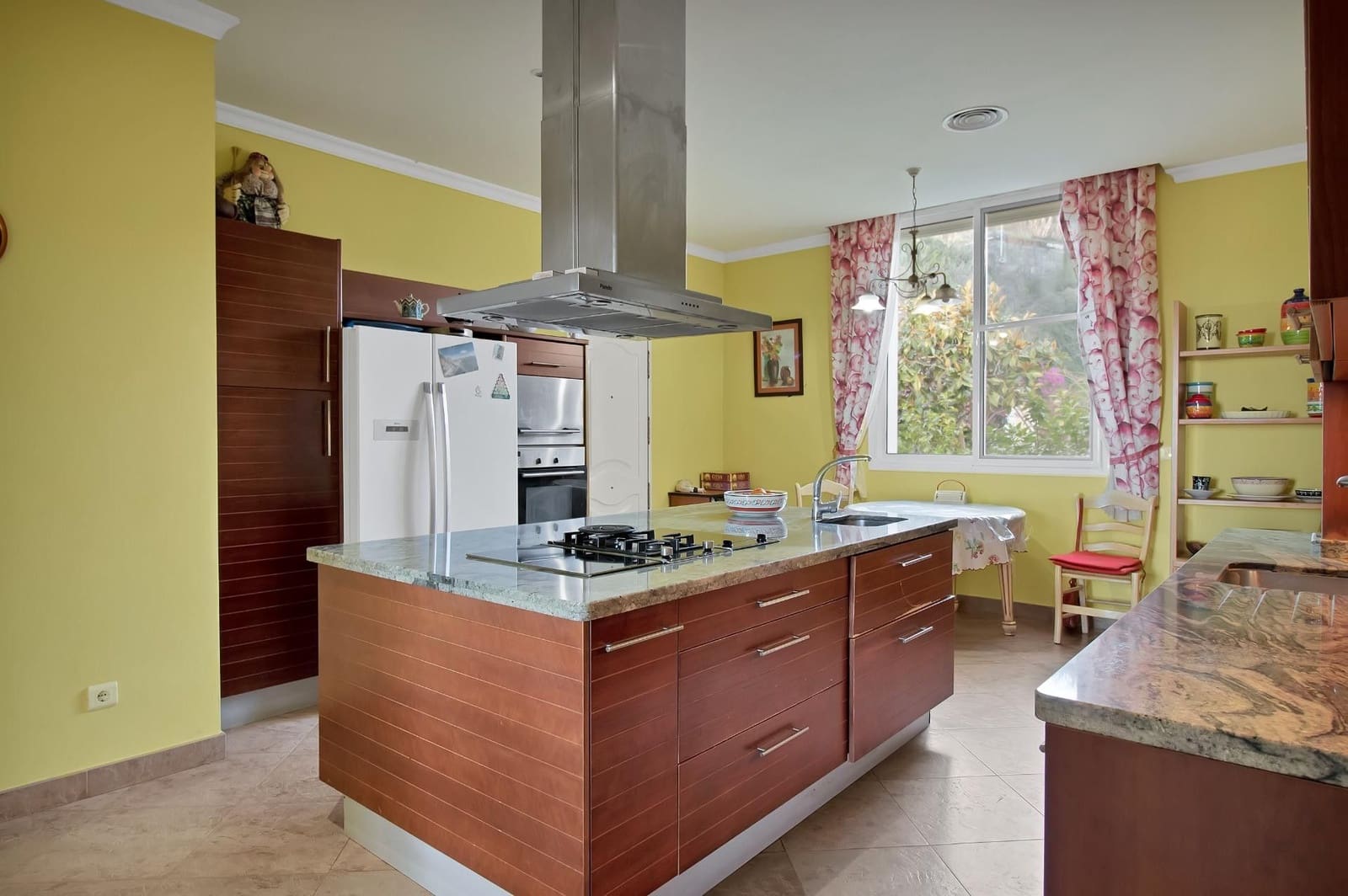 8 slaapkamer Villa te koop in Estepona met zwembad garage - € 1.950.000 (Ref: 10076681)