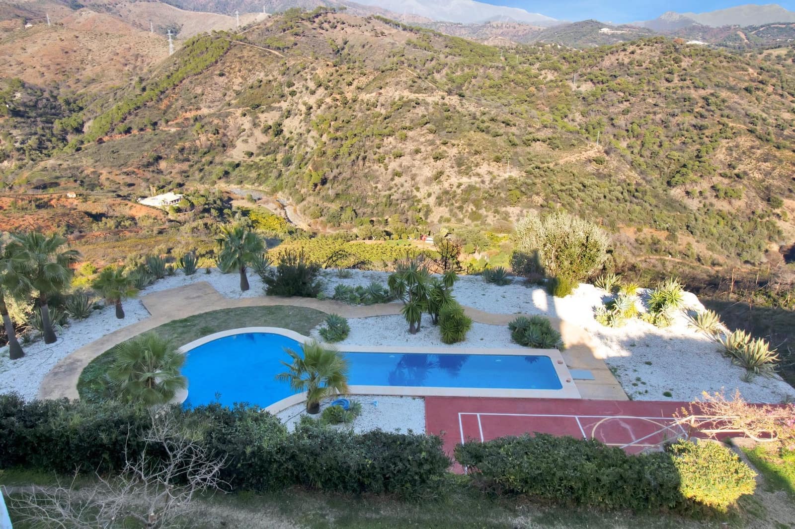 8 slaapkamer Villa te koop in Estepona met zwembad garage - € 1.950.000 (Ref: 10076681)