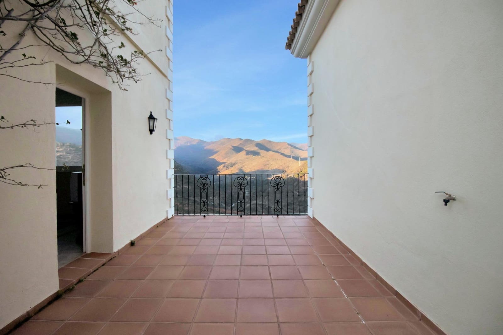 8 slaapkamer Villa te koop in Estepona met zwembad garage - € 1.950.000 (Ref: 10076681)