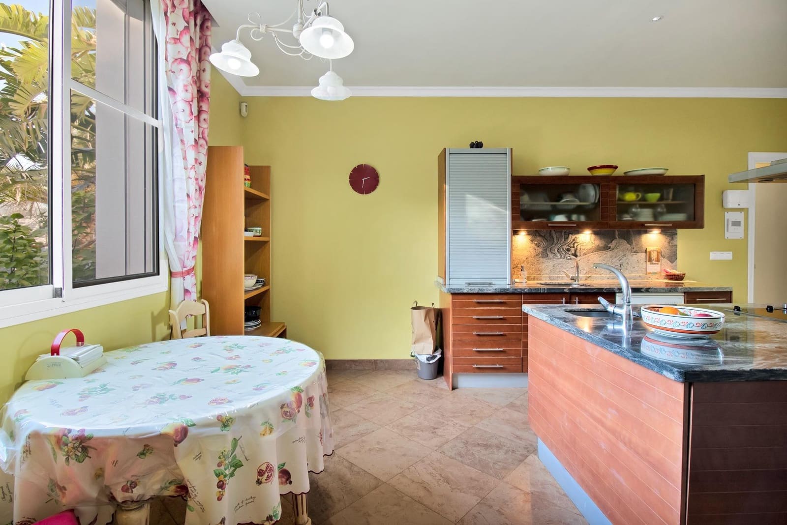 8 slaapkamer Villa te koop in Estepona met zwembad garage - € 1.950.000 (Ref: 10076681)