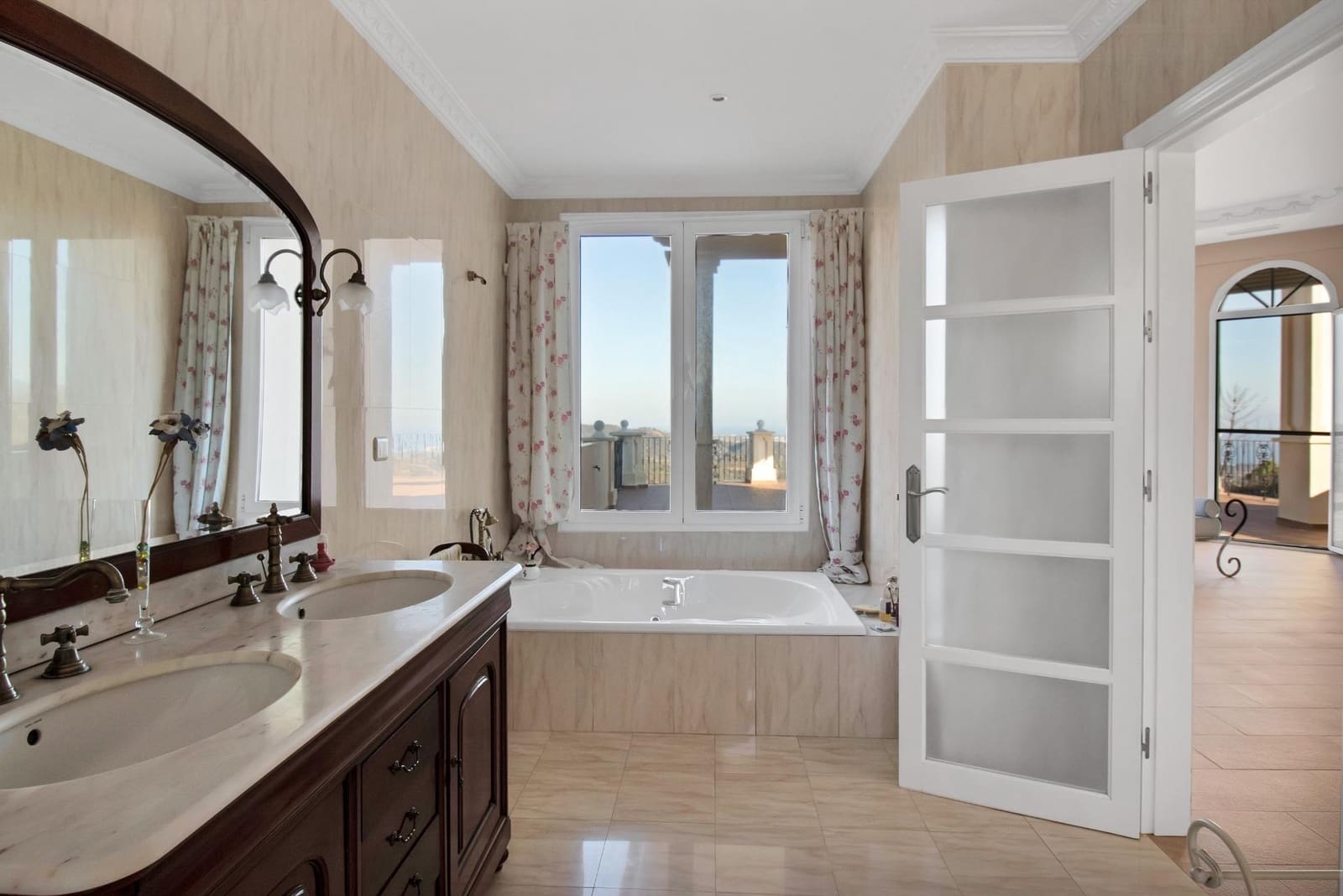 8 slaapkamer Villa te koop in Estepona met zwembad garage - € 1.950.000 (Ref: 10076681)