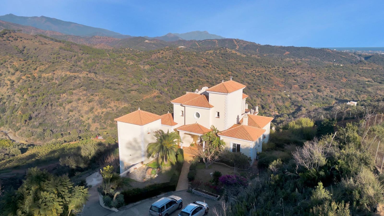 8 slaapkamer Villa te koop in Estepona met zwembad garage - € 1.950.000 (Ref: 10076681)