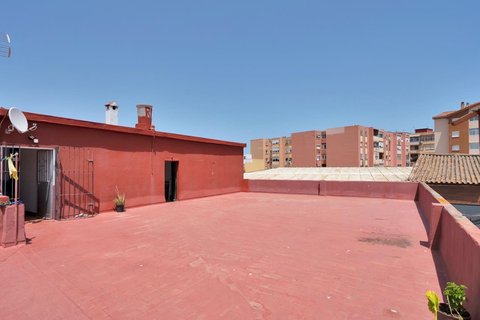 5 slaapkamer Huis te koop in La Linea de la Concepcion - € 425.000 (Ref: 10076683)