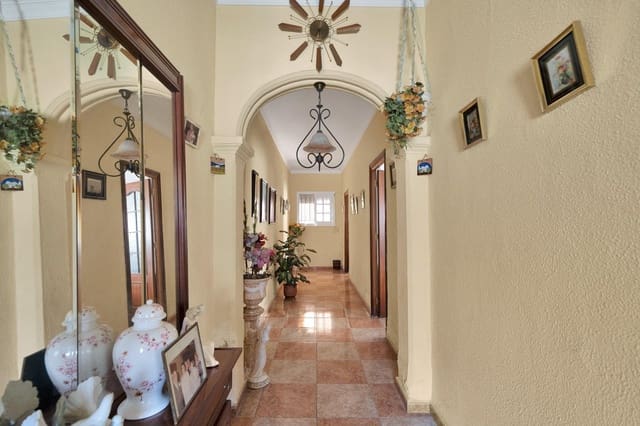 5 slaapkamer Huis te koop in La Línea de la Concepción - € 425.000 (Ref: 10076683)