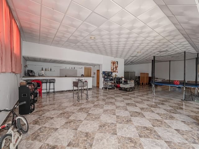 Kaupallinen myytävänä paikassa Alozaina - 165 000 € (Ref: 10076691)