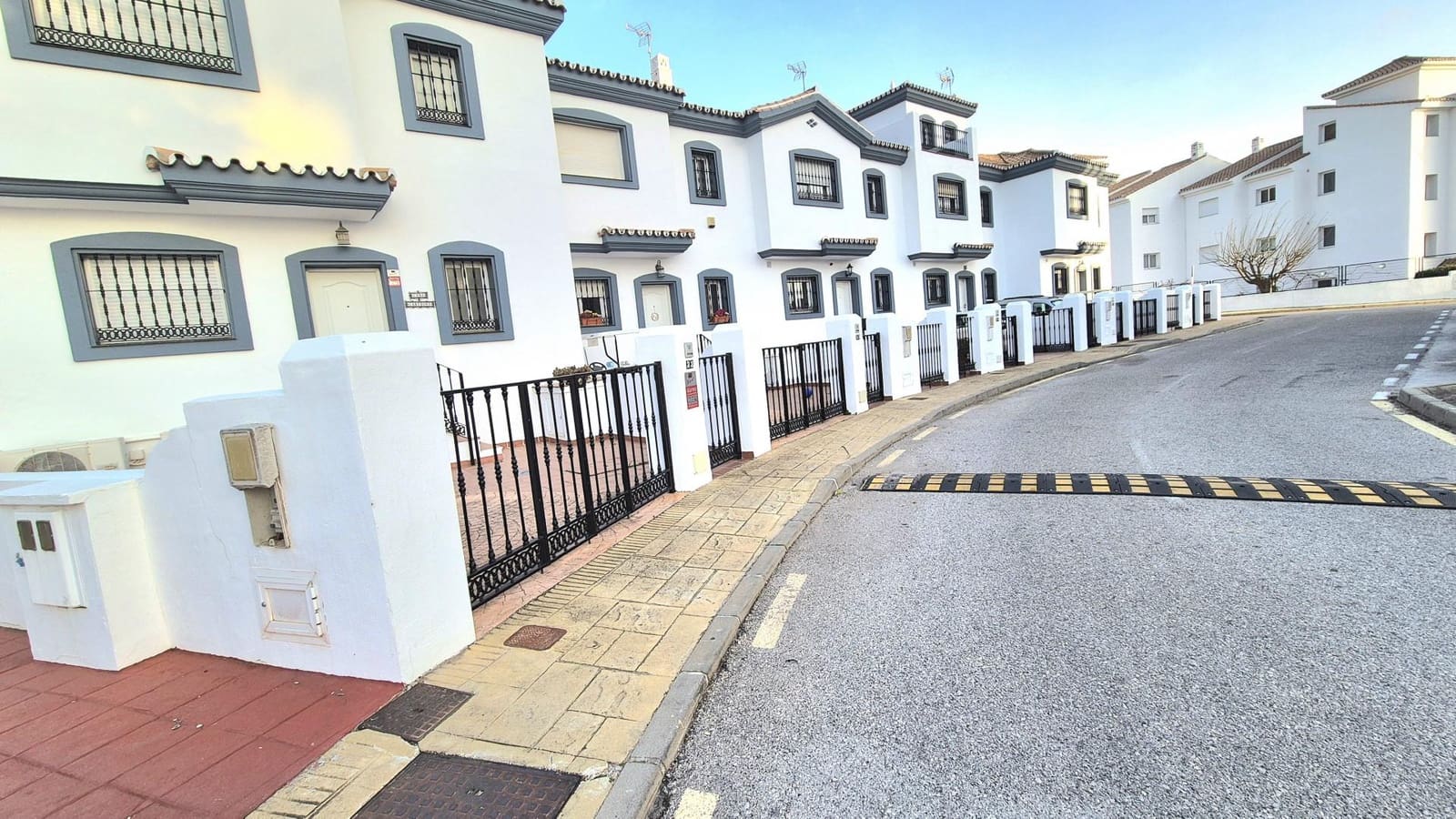 3 slaapkamer Rijtjeshuis te koop in Alhaurin Golf met zwembad garage - € 470.000 (Ref: 10076695)