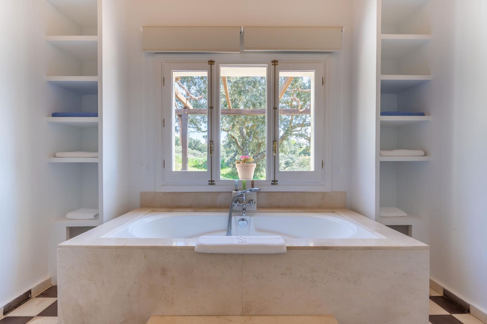 8 bedroom Hotel for sale in Ronda with pool - € 1,800,000 (Ref: 10076704)