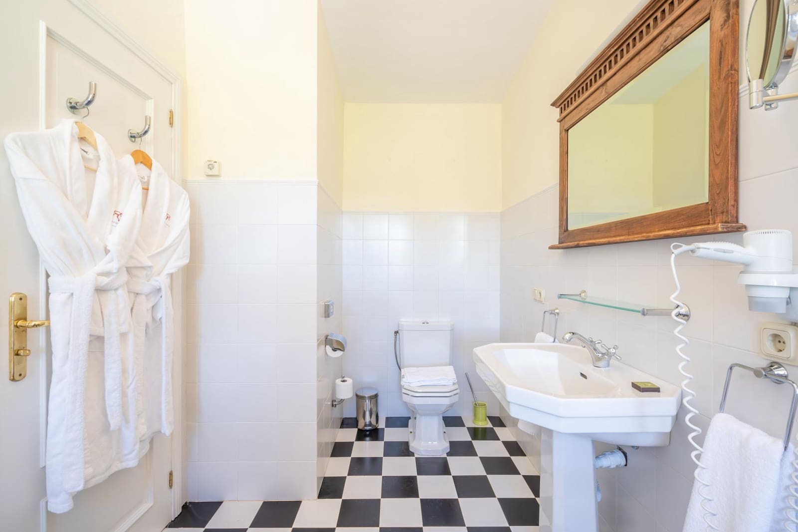 8 bedroom Hotel for sale in Ronda with pool - € 1,800,000 (Ref: 10076704)