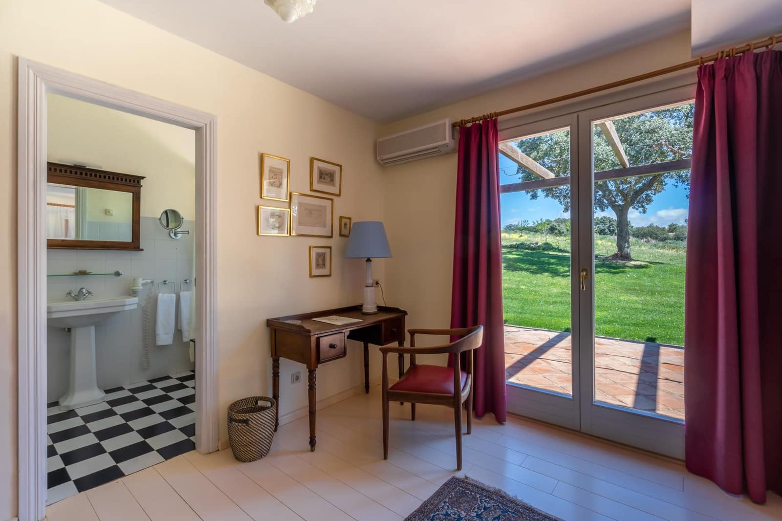 8 bedroom Hotel for sale in Ronda with pool - € 1,800,000 (Ref: 10076704)
