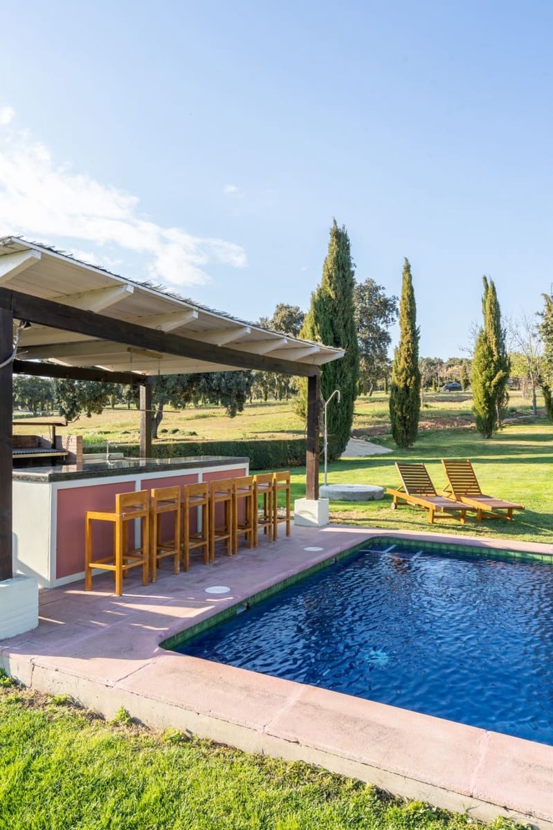 8 bedroom Hotel for sale in Ronda with pool - € 1,800,000 (Ref: 10076704)
