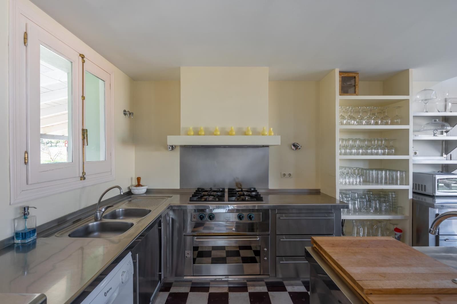 8 bedroom Hotel for sale in Ronda with pool - € 1,800,000 (Ref: 10076704)