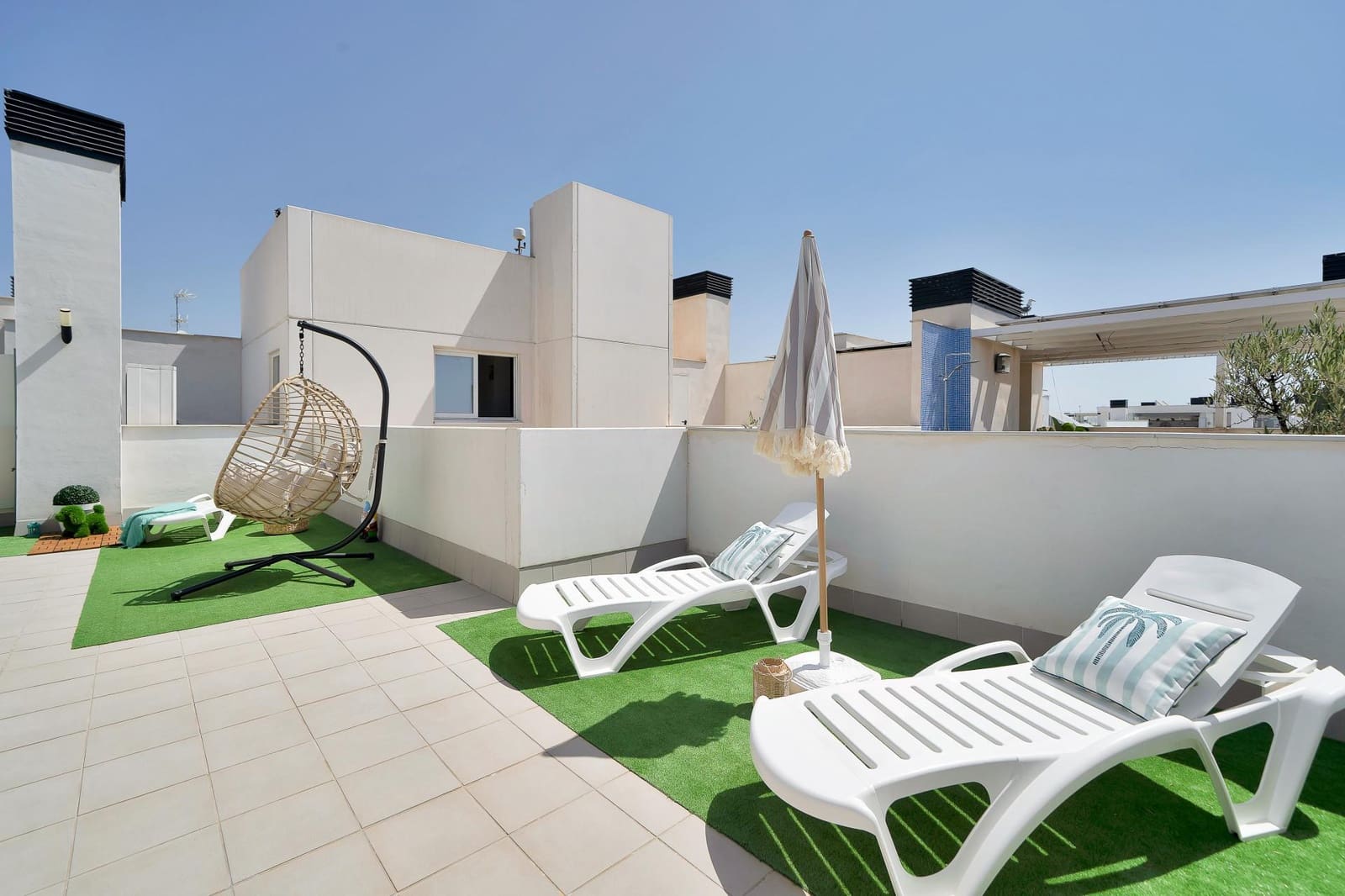 3 bedroom Penthouse for sale in Estepona with pool garage - € 639,000 (Ref: 10076707)