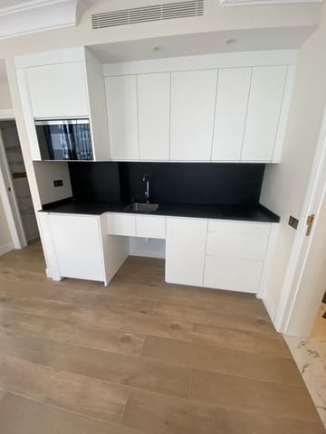 Local Comercial de 9 habitaciones en Estepona en venta con garaje - 4.305.000 € (Ref: 10076708)