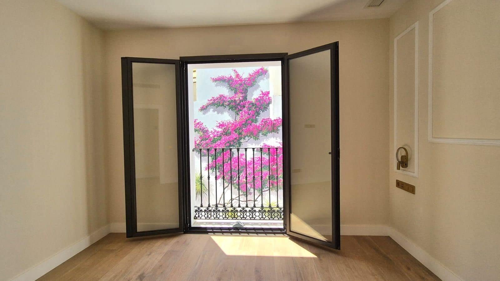 Local Comercial de 9 habitaciones en Estepona en venta con garaje - 4.305.000 € (Ref: 10076708)