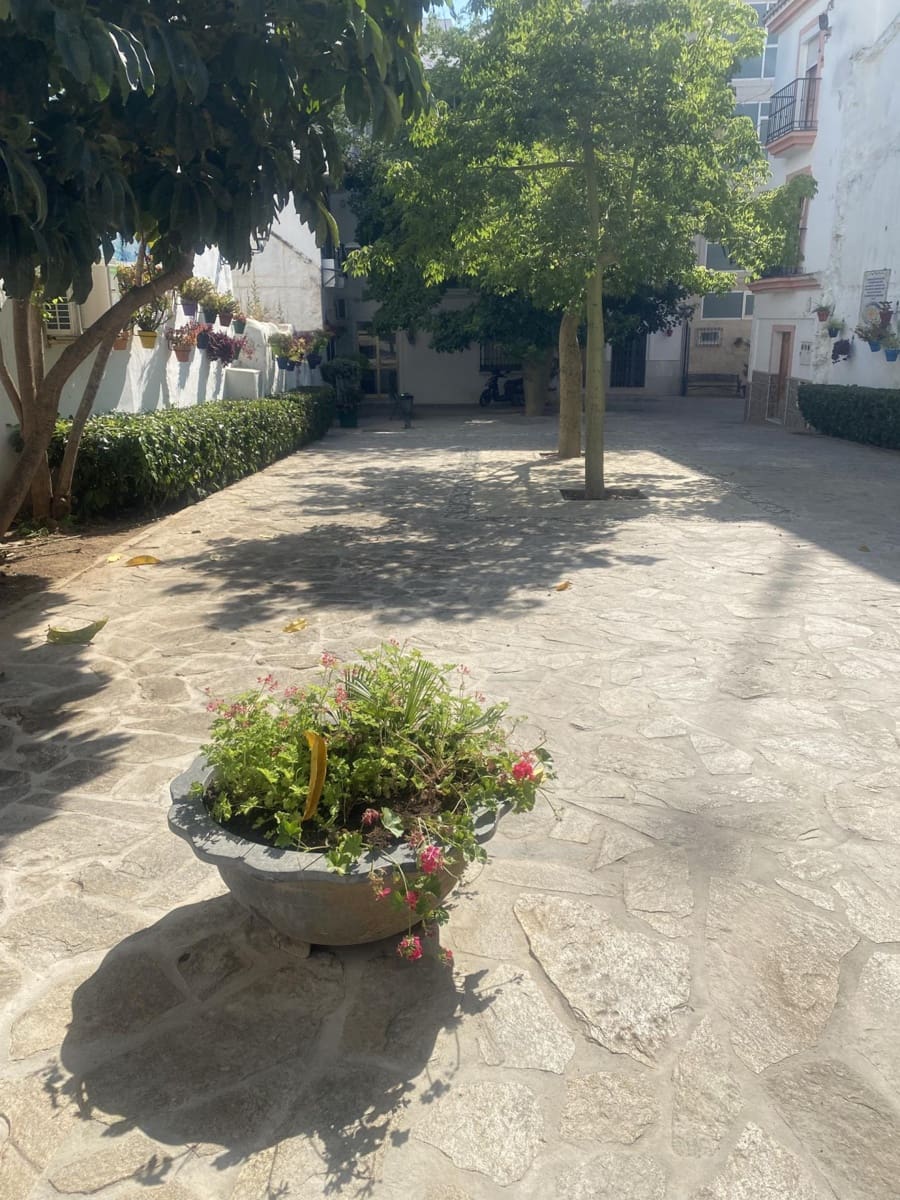 Local Comercial de 9 habitaciones en Estepona en venta con garaje - 4.305.000 € (Ref: 10076708)