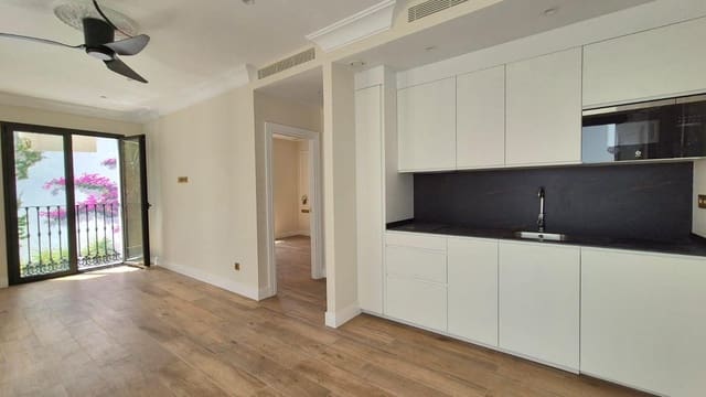 Local Comercial de 9 habitaciones en Estepona en venta con garaje - 4.305.000 € (Ref: 10076708)