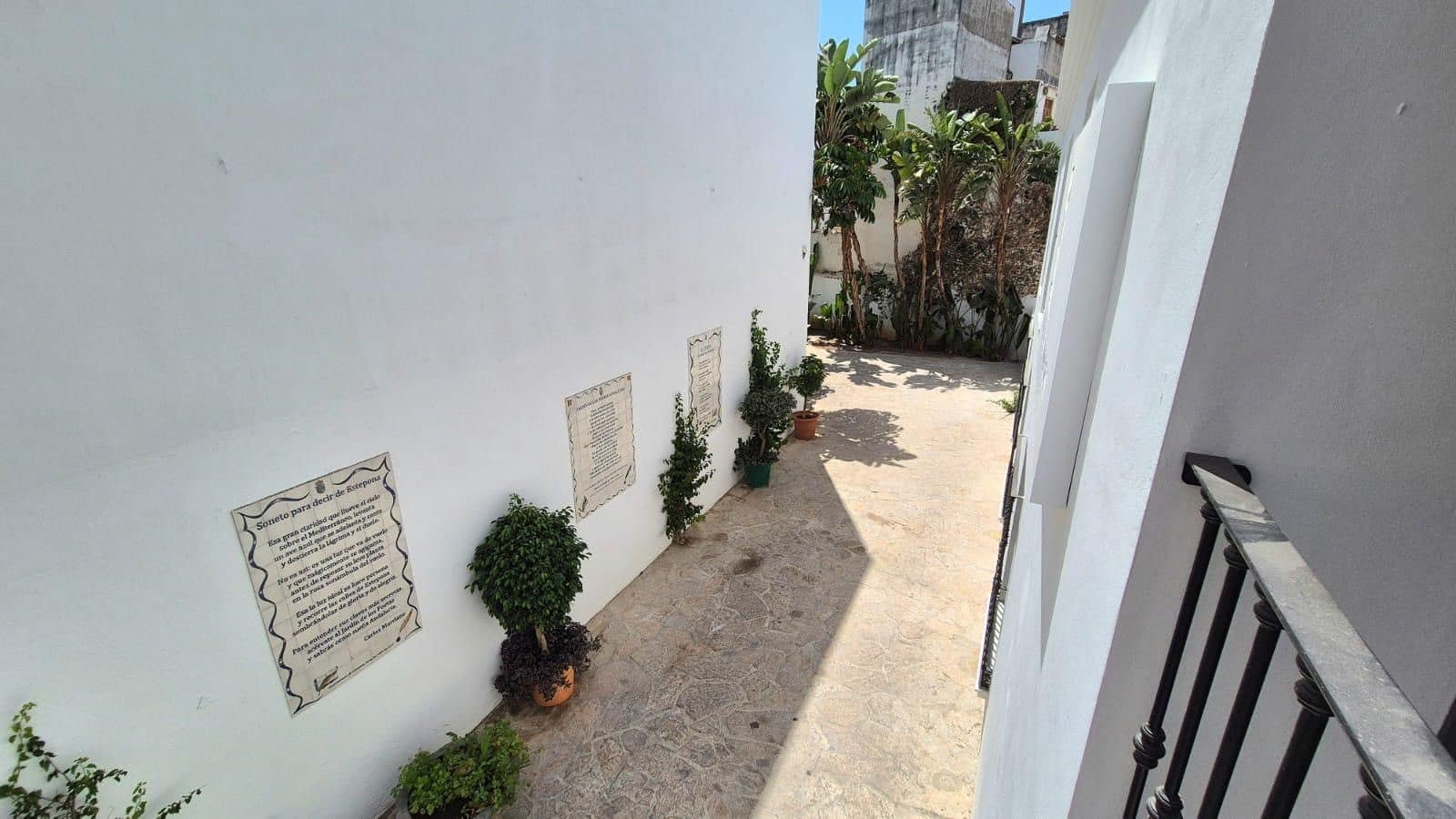 Local Comercial de 9 habitaciones en Estepona en venta con garaje - 4.305.000 € (Ref: 10076708)
