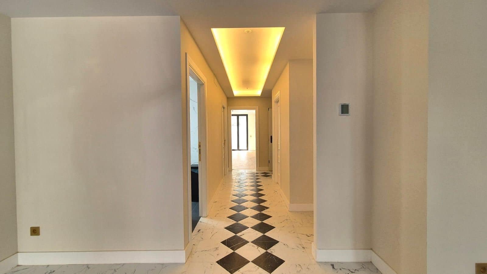 Local Comercial de 9 habitaciones en Estepona en venta con garaje - 4.305.000 € (Ref: 10076708)