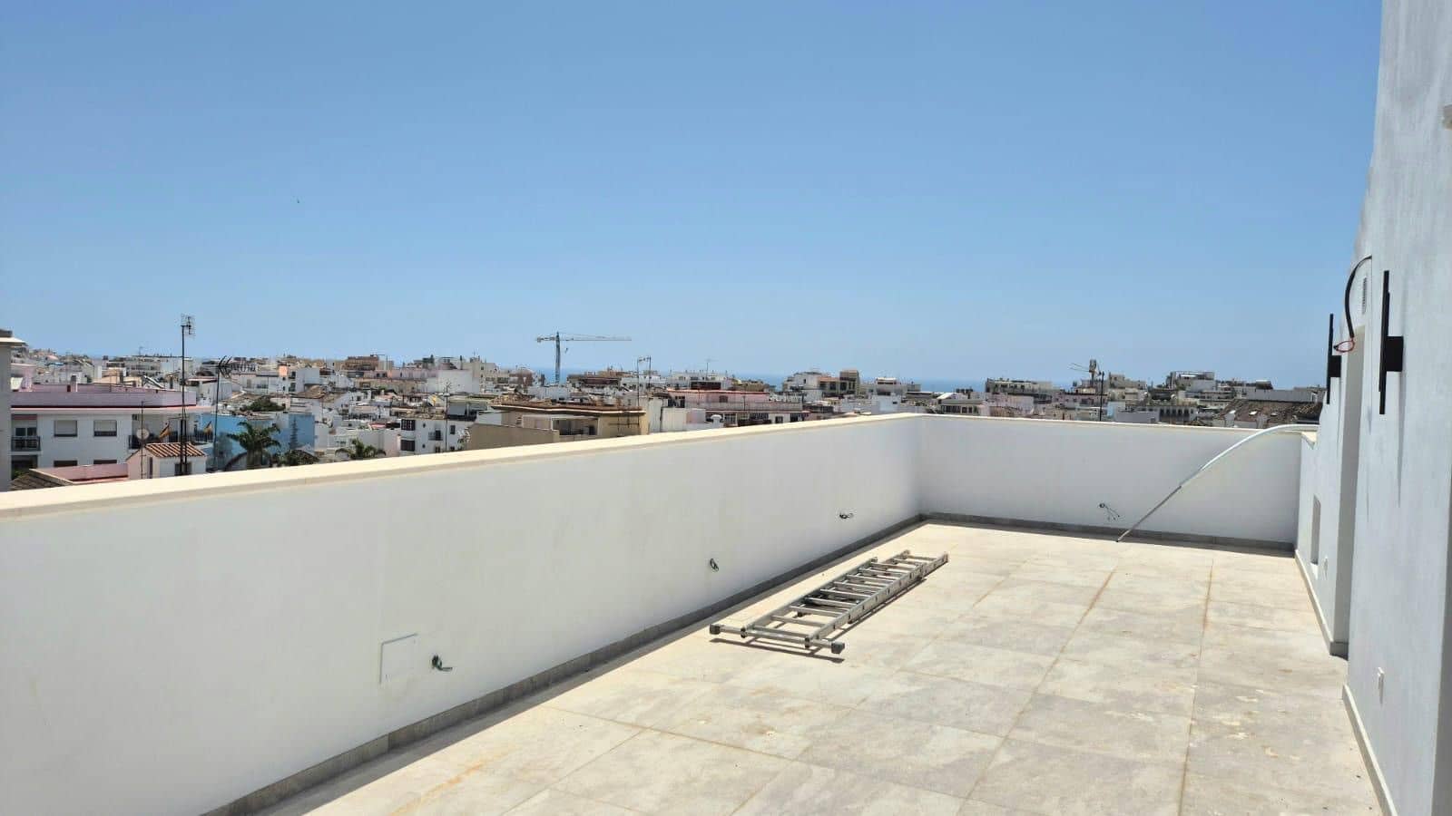 Local Comercial de 9 habitaciones en Estepona en venta con garaje - 4.305.000 € (Ref: 10076708)