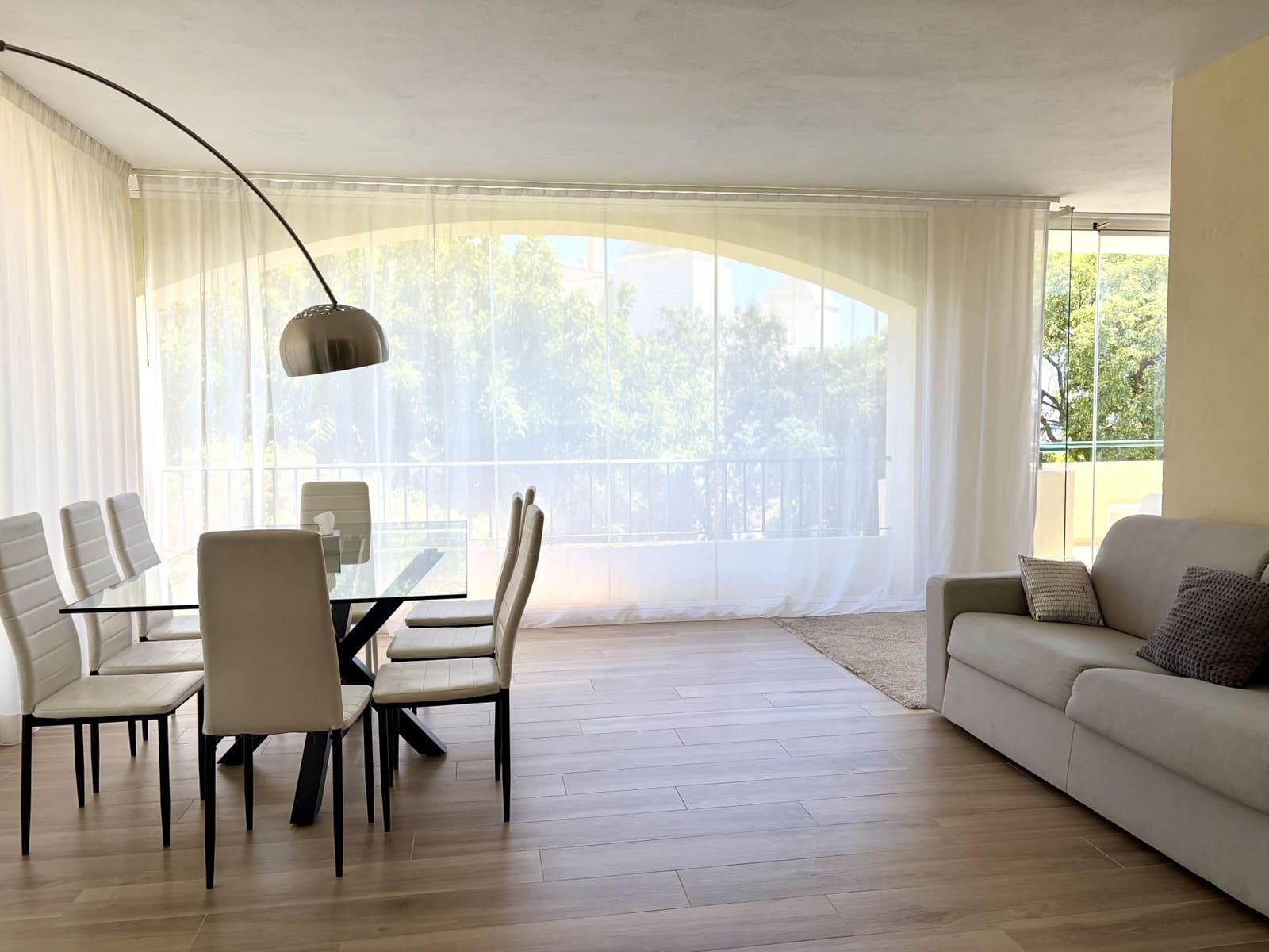 3 soveværelse Lejlighed til leje i Bahia de Marbella med swimmingpool garage - € 3.200 (Ref: 10076710)