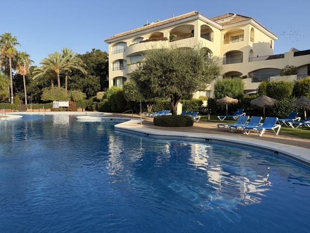 3 soveværelse Lejlighed til leje i Bahía de Marbella, Marbella med swimmingpool garage - € 3.200 (Ref: 10076710)