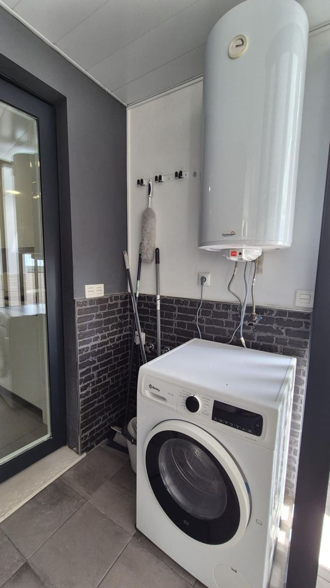 2 Zimmer Strandapartment zu vermieten in Marbella mit Pool Garage - 1.800 € (Ref: 10076712)