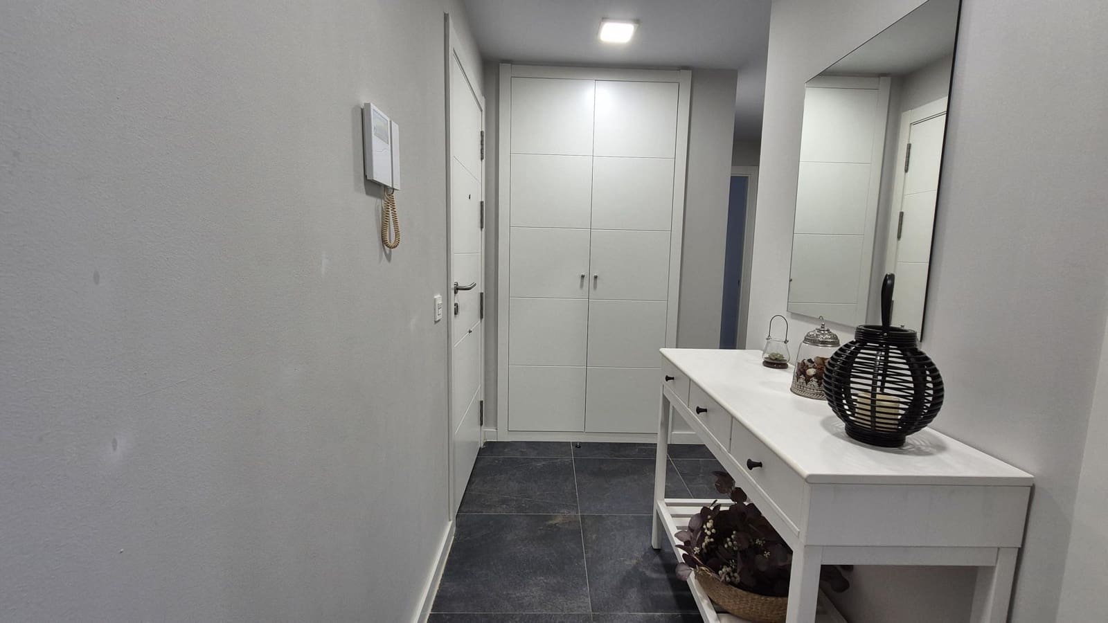 2 Zimmer Strandapartment zu vermieten in Marbella mit Pool Garage - 1.800 € (Ref: 10076712)