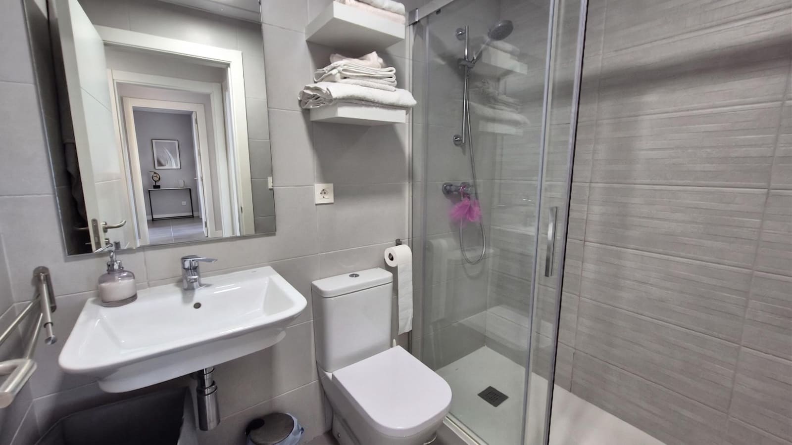 2 Zimmer Strandapartment zu vermieten in Marbella mit Pool Garage - 1.800 € (Ref: 10076712)