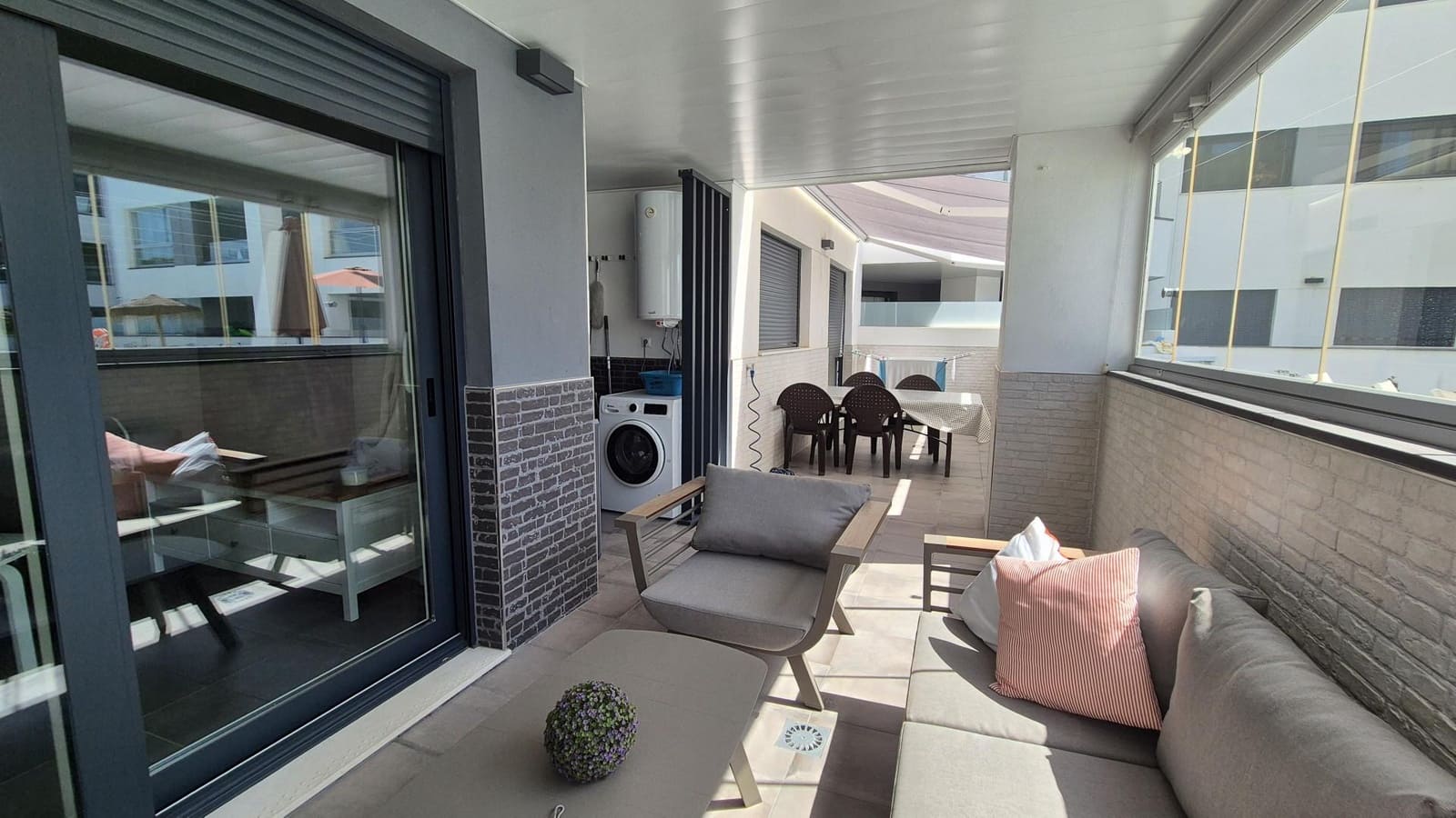 2 Zimmer Strandapartment zu vermieten in Marbella mit Pool Garage - 1.800 € (Ref: 10076712)