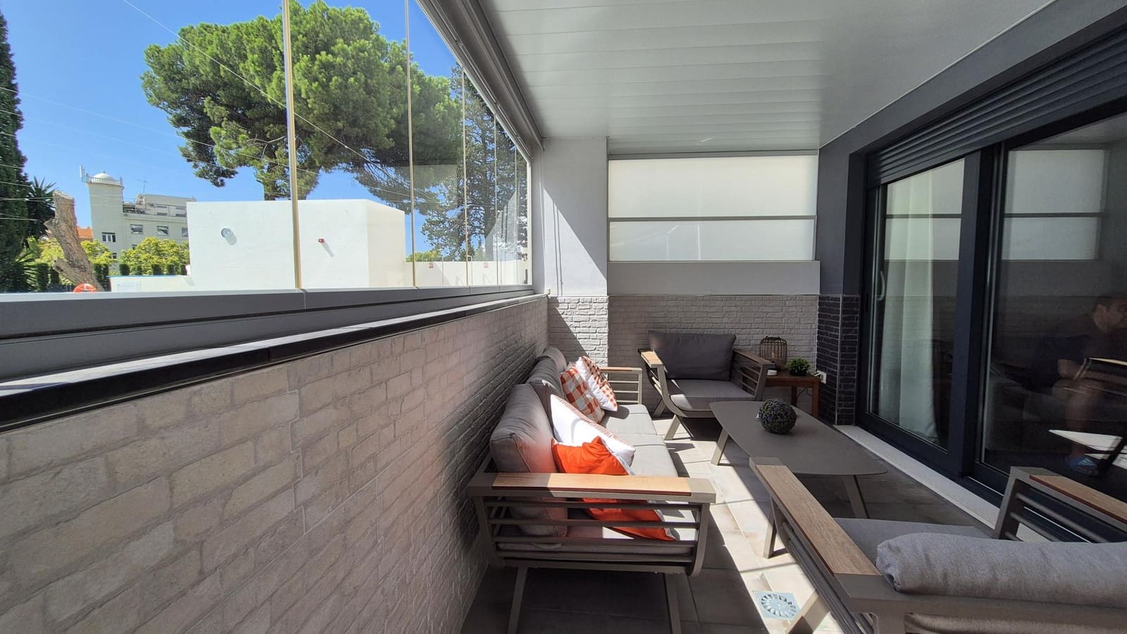 2 Zimmer Strandapartment zu vermieten in Marbella mit Pool Garage - 1.800 € (Ref: 10076712)