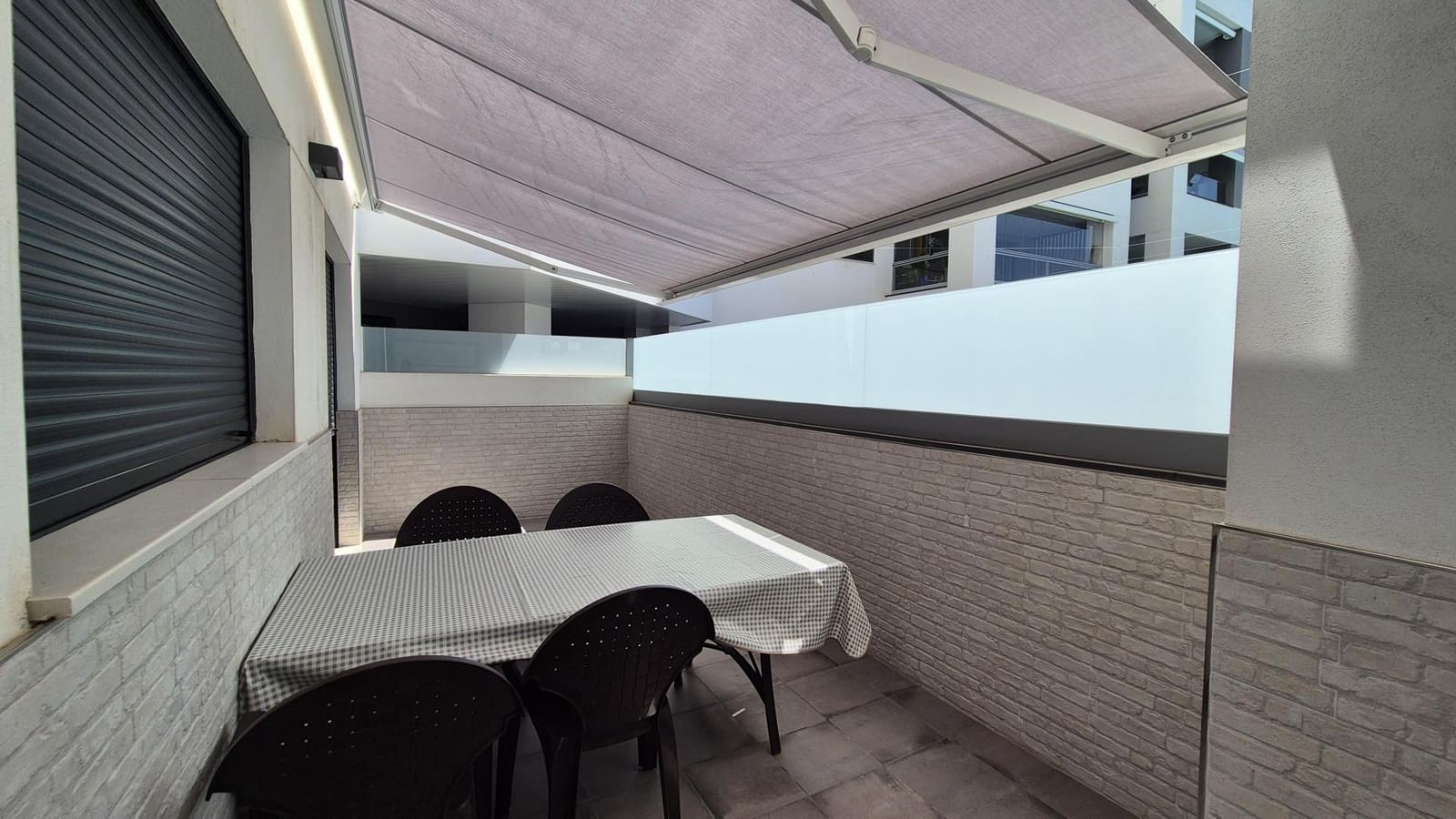 2 Zimmer Strandapartment zu vermieten in Marbella mit Pool Garage - 1.800 € (Ref: 10076712)