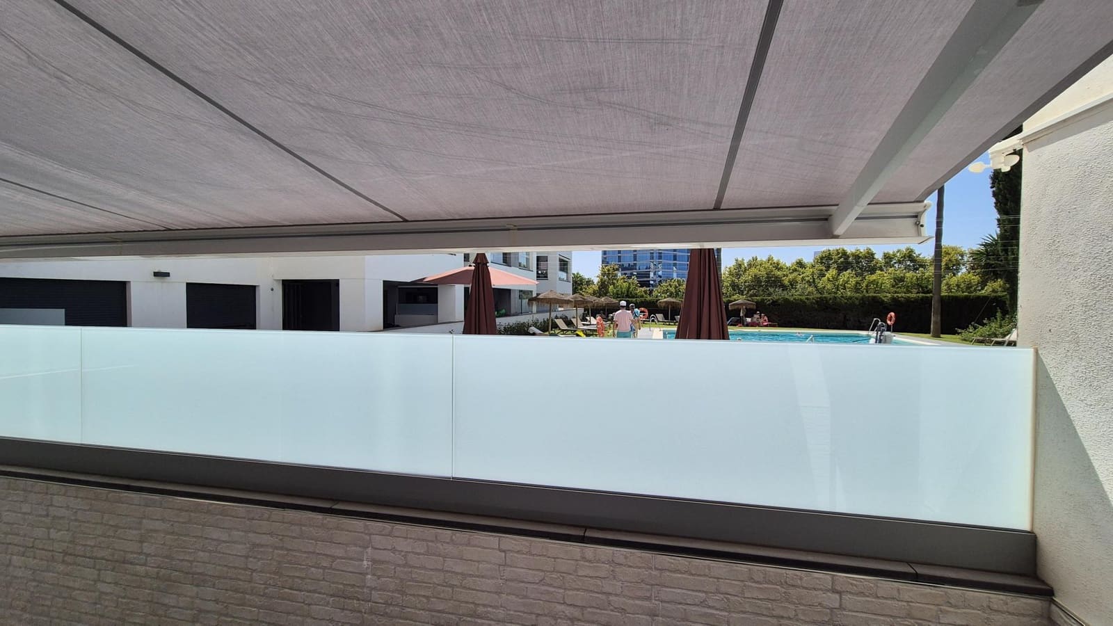 2 Zimmer Strandapartment zu vermieten in Marbella mit Pool Garage - 1.800 € (Ref: 10076712)