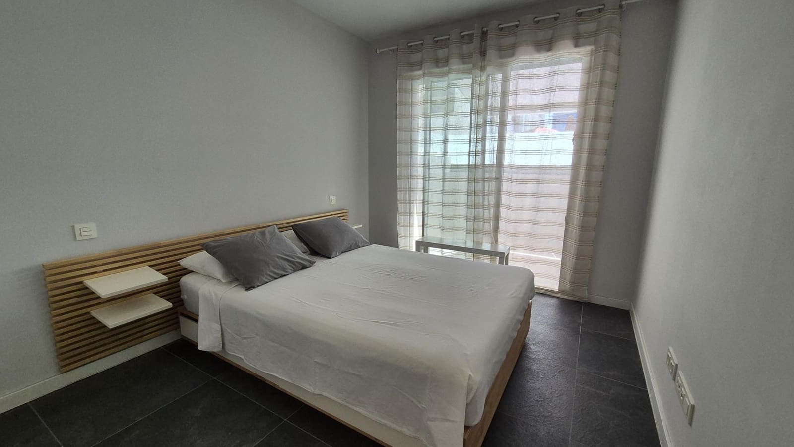 2 Zimmer Strandapartment zu vermieten in Marbella mit Pool Garage - 1.800 € (Ref: 10076712)