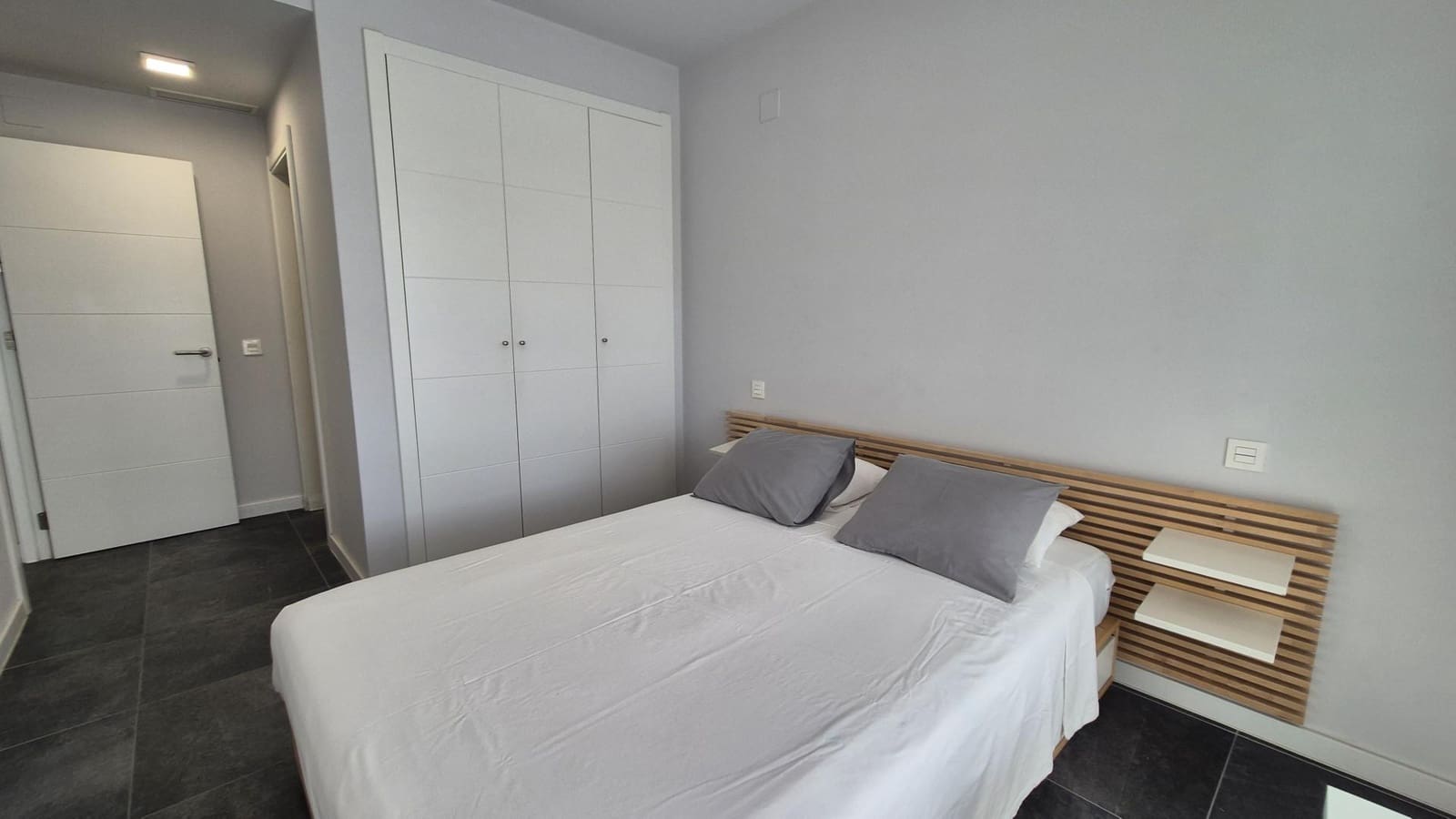 2 Zimmer Strandapartment zu vermieten in Marbella mit Pool Garage - 1.800 € (Ref: 10076712)