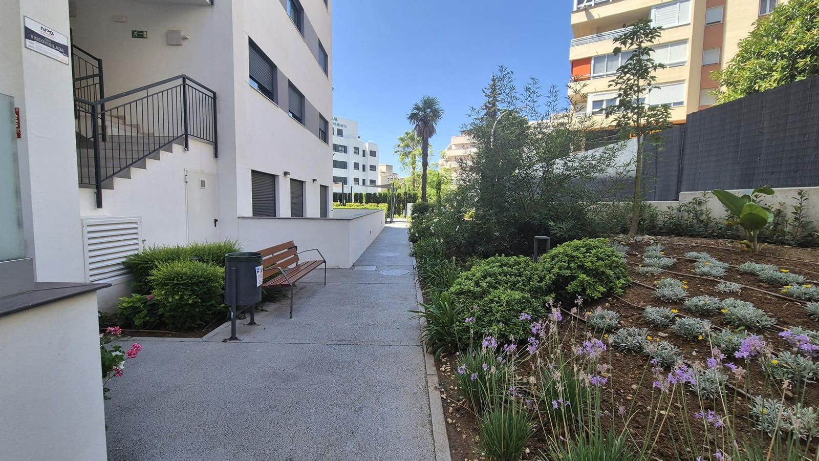 2 Zimmer Strandapartment zu vermieten in Marbella mit Pool Garage - 1.800 € (Ref: 10076712)