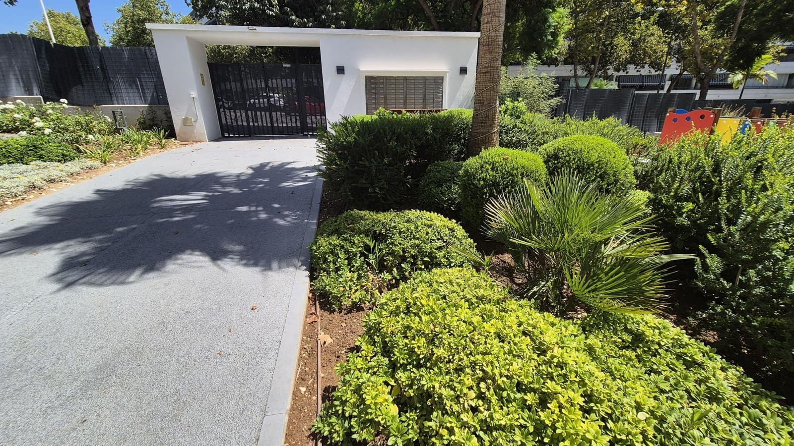 2 Zimmer Strandapartment zu vermieten in Marbella mit Pool Garage - 1.800 € (Ref: 10076712)
