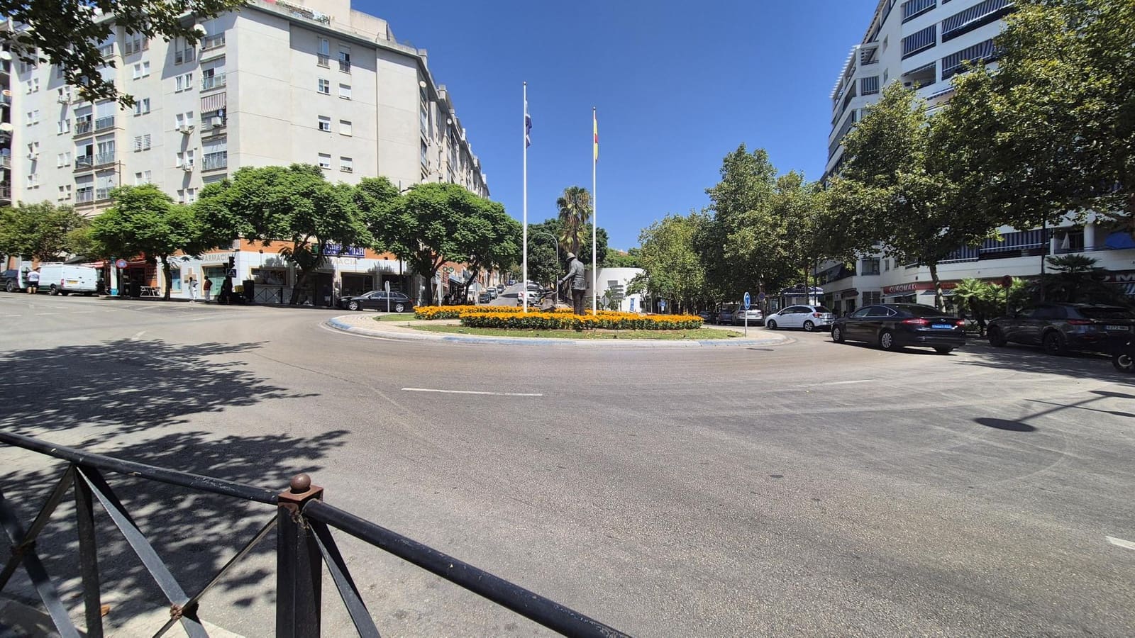 2 Zimmer Strandapartment zu vermieten in Marbella mit Pool Garage - 1.800 € (Ref: 10076712)