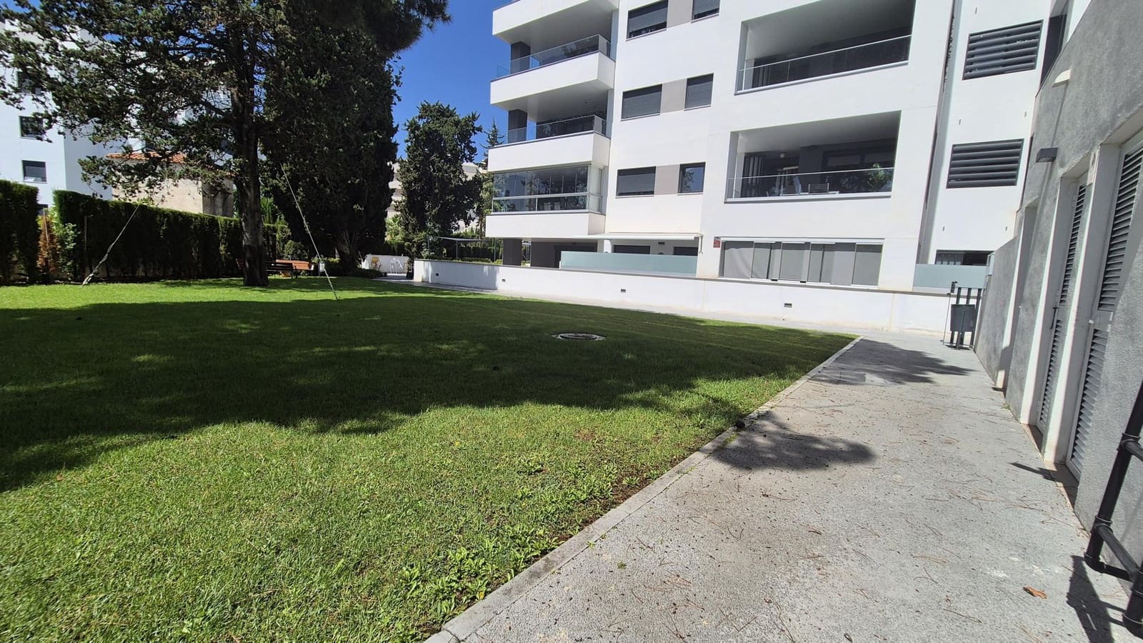 2 Zimmer Strandapartment zu vermieten in Marbella mit Pool Garage - 1.800 € (Ref: 10076712)