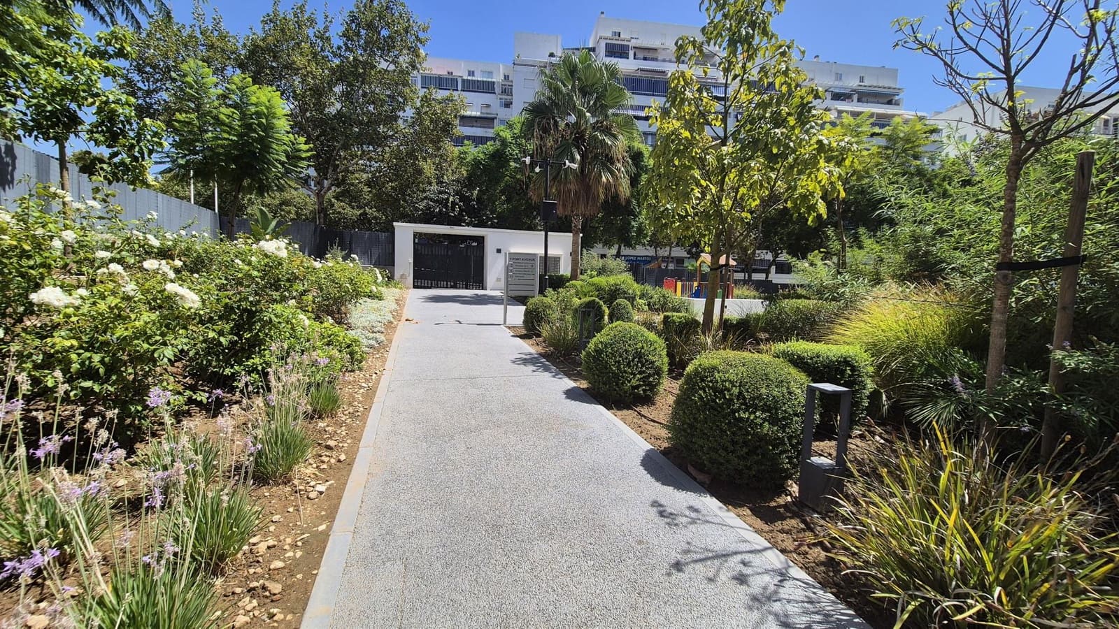 2 Zimmer Strandapartment zu vermieten in Marbella mit Pool Garage - 1.800 € (Ref: 10076712)