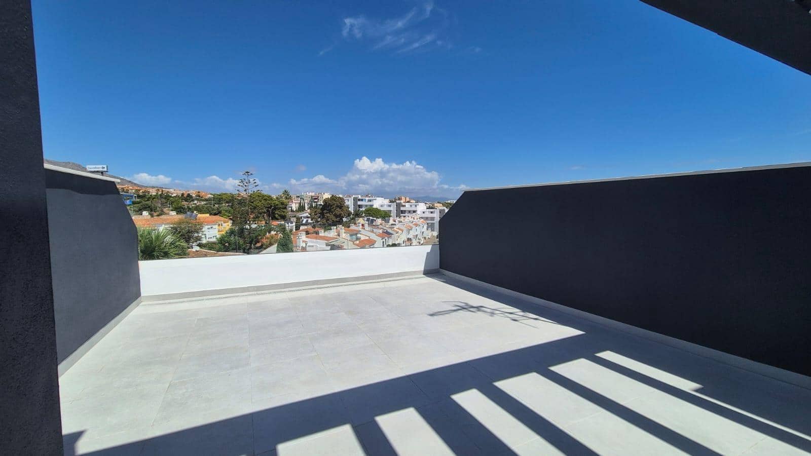 Apartamento de 2 habitaciones en Torremolinos en venta con piscina garaje - 890.000 € (Ref: 10094827)