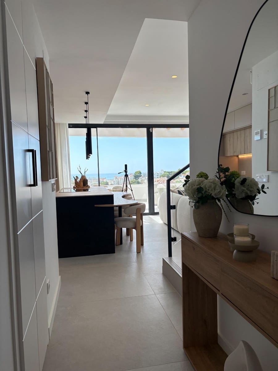 Apartamento de 2 habitaciones en Torremolinos en venta con piscina garaje - 890.000 € (Ref: 10094827)