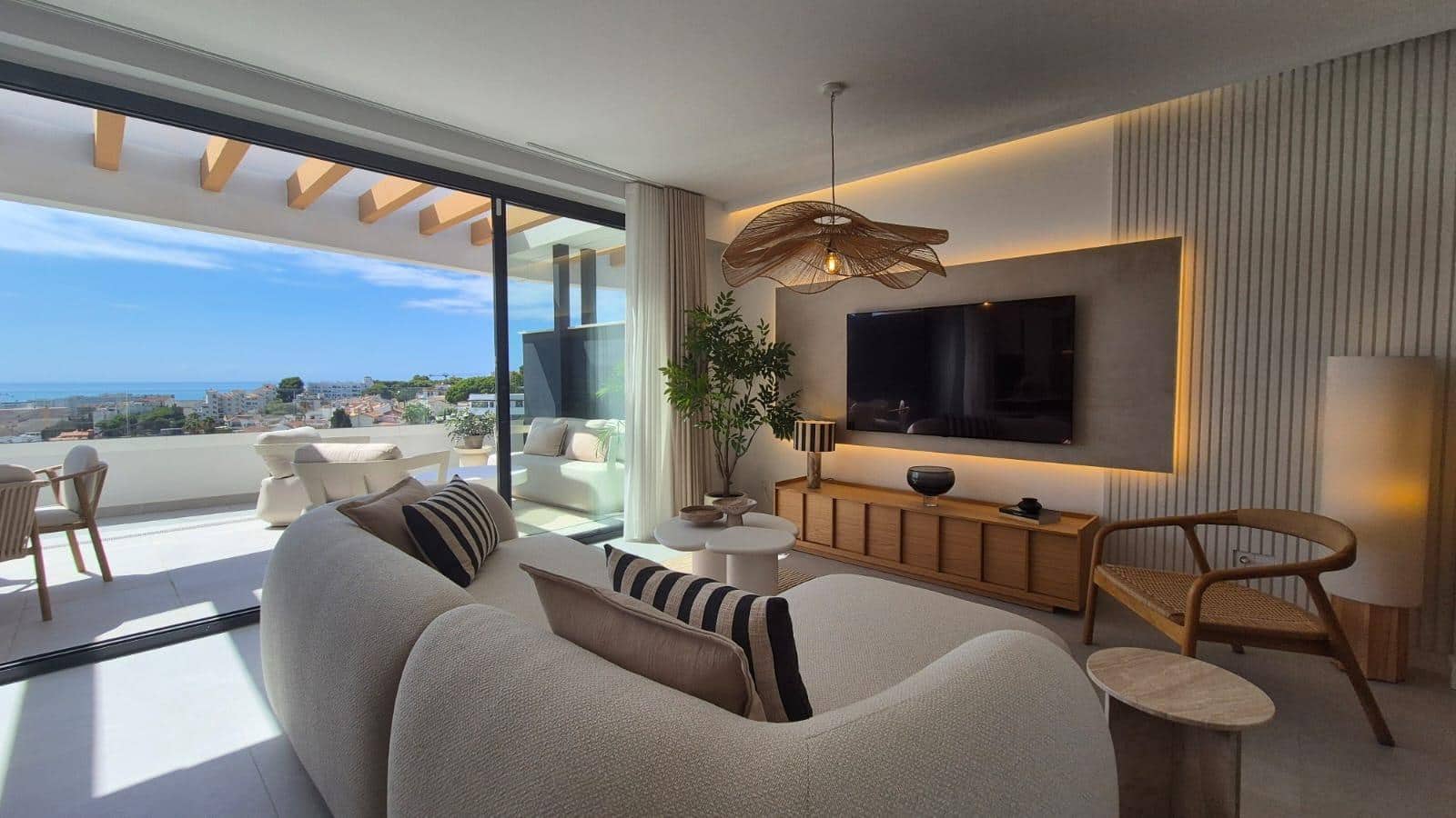 Apartamento de 2 habitaciones en Torremolinos en venta con piscina garaje - 890.000 € (Ref: 10094827)