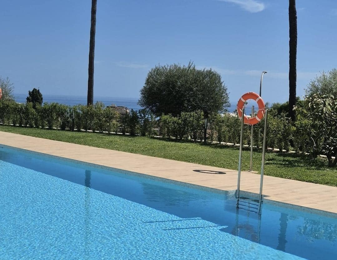 Apartamento de 2 habitaciones en Torremolinos en venta con piscina garaje - 890.000 € (Ref: 10094827)