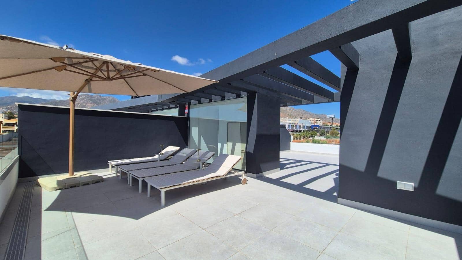 Apartamento de 2 habitaciones en Torremolinos en venta con piscina garaje - 890.000 € (Ref: 10094827)